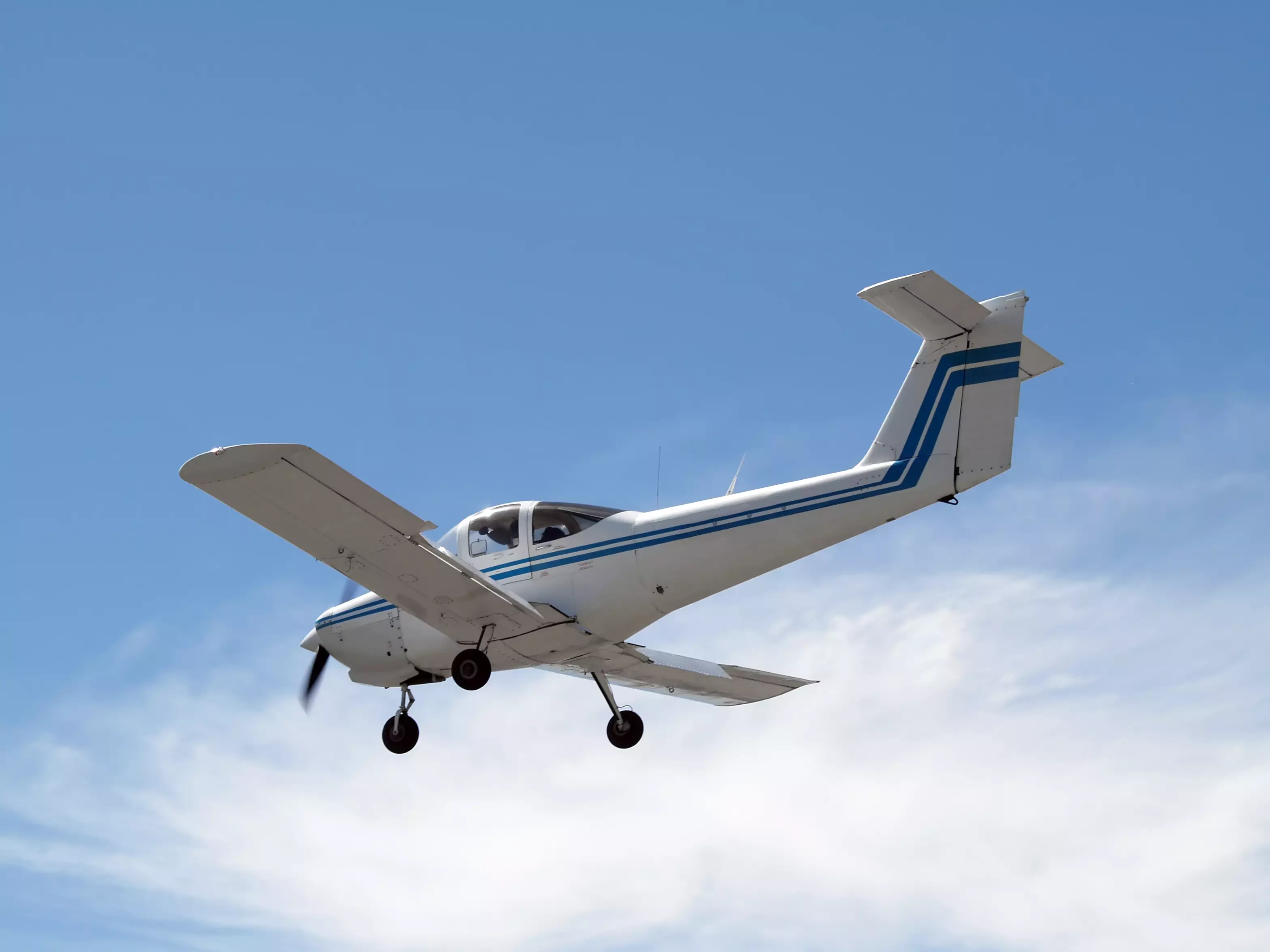 Un pilot s-a plictisit la muncă și a lăsat un mesaj pe cer. „Opera” sa a fost surprinsă de Flightradar24